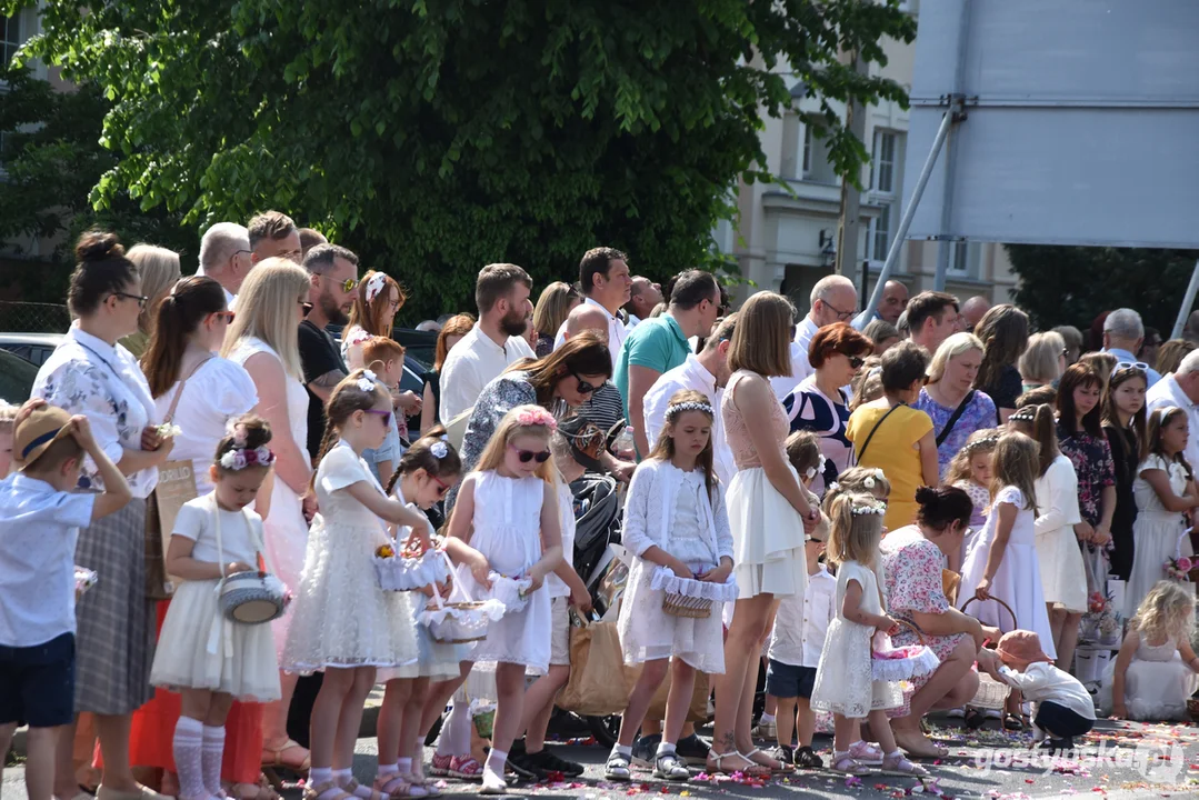 Gostyń - Boże Ciało 2023 - procesja ulicami miasta