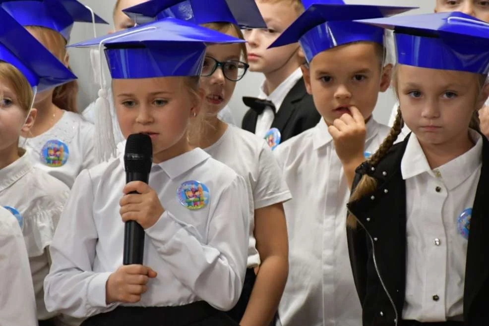 Pasowanie na uczniów w Szkole Podstawowej w Dobrzycy