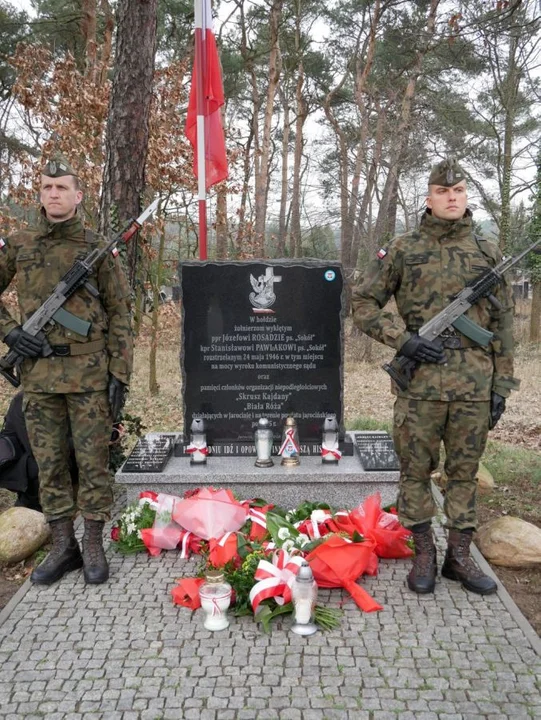 Uczcili Żołnierzy Wyklętych na mszy św. i przy pomniku w Jarocinie