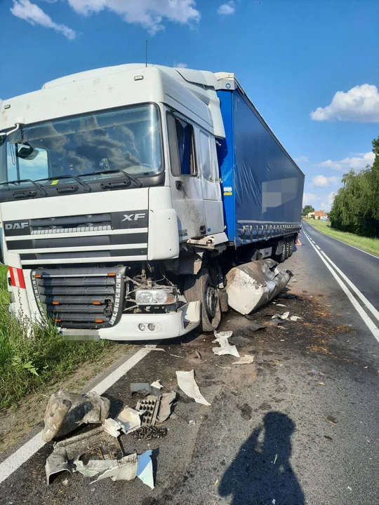 Heder odczepił się od kombajnu, a przyczepa od traktora. Wypadki w okolicy Gostynia