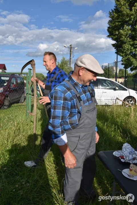 Weszli z kosami do  ogólnodostępnego sadu w Borku Wkp.