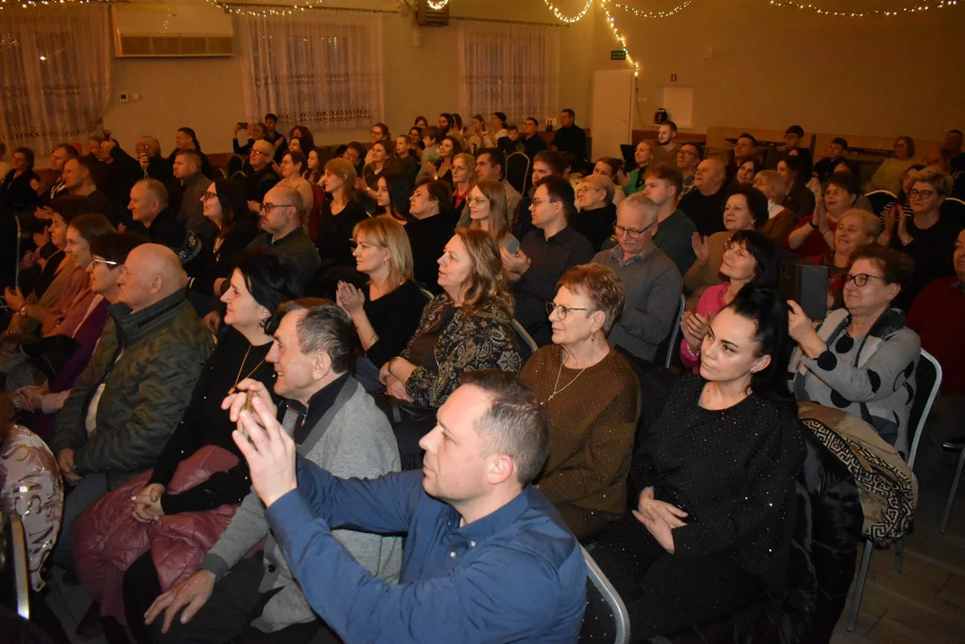 „Jak w Betlejem”. Schola Lenartowicka i zespół Sound of Heaven w Jedlcu zakończyli cykl świątecznych koncertów - Zdjęcie główne