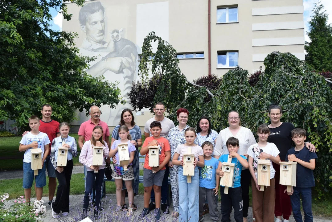 Najmłodsi budowali domki dla ptaków.