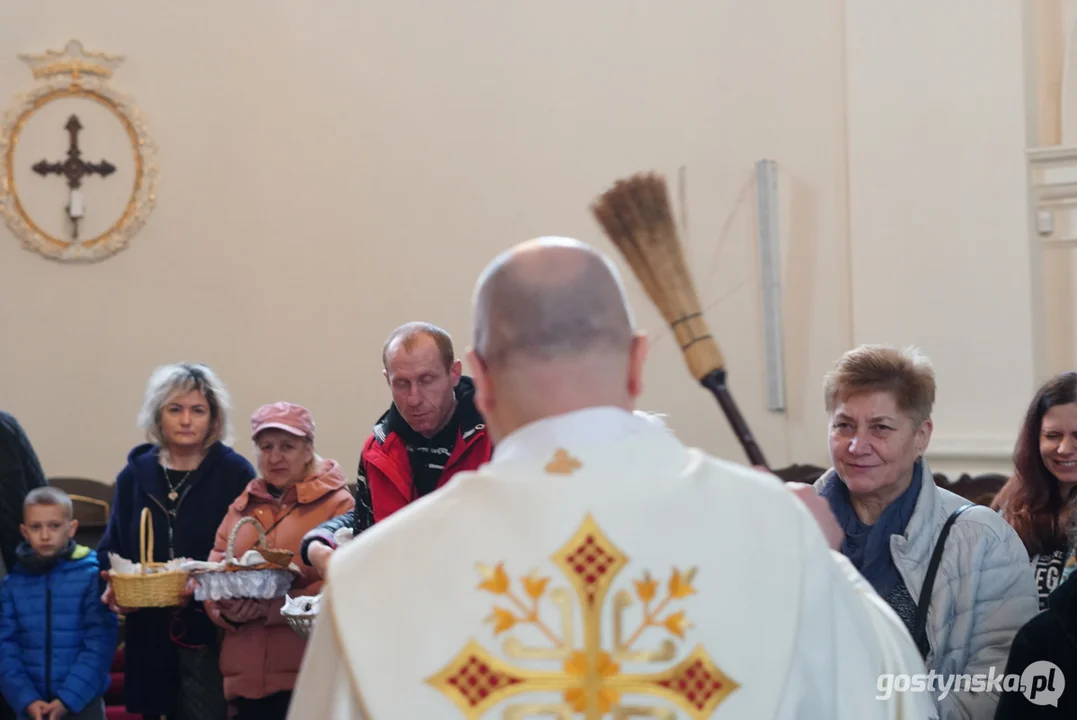 Ukraińskie rodziny na "święconce" w  Świętogórskiej Bazylice