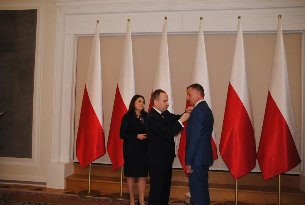 Prezydent uhonorował pleszewskiego społecznika. Janusz Kasprzak z Brązowym Krzyżem Zasługi