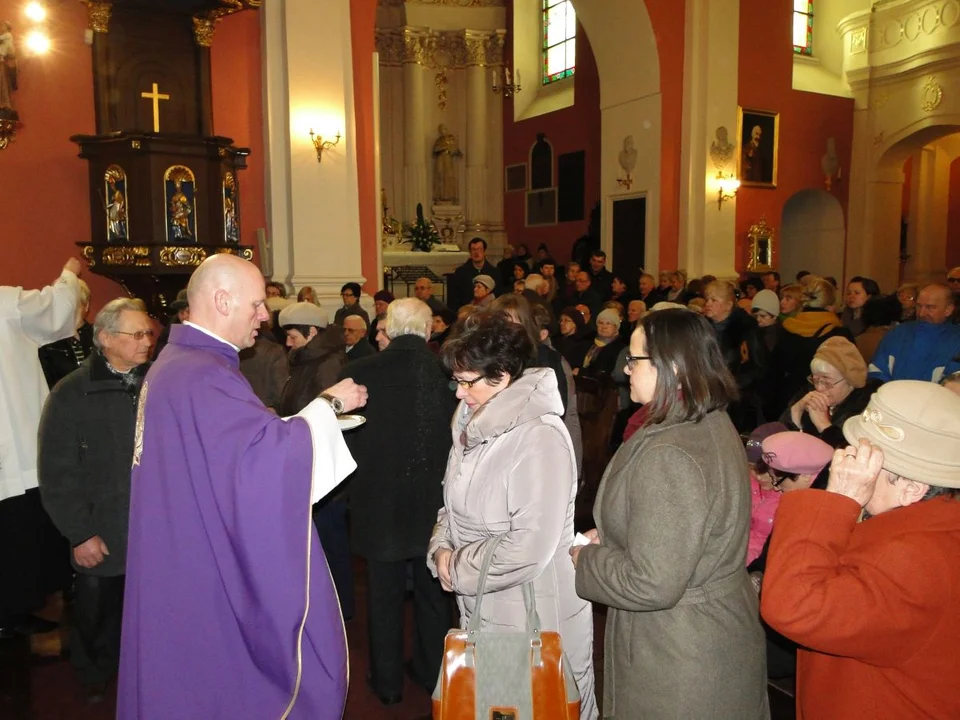 Środa Popielcowa z posypaniem głów popiołem