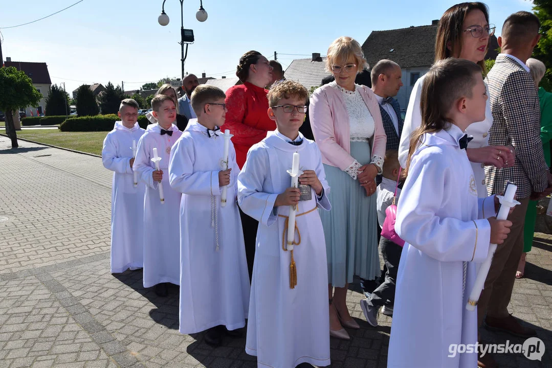 Sakrament I Komunii Świętej w parafii w Pogorzeli