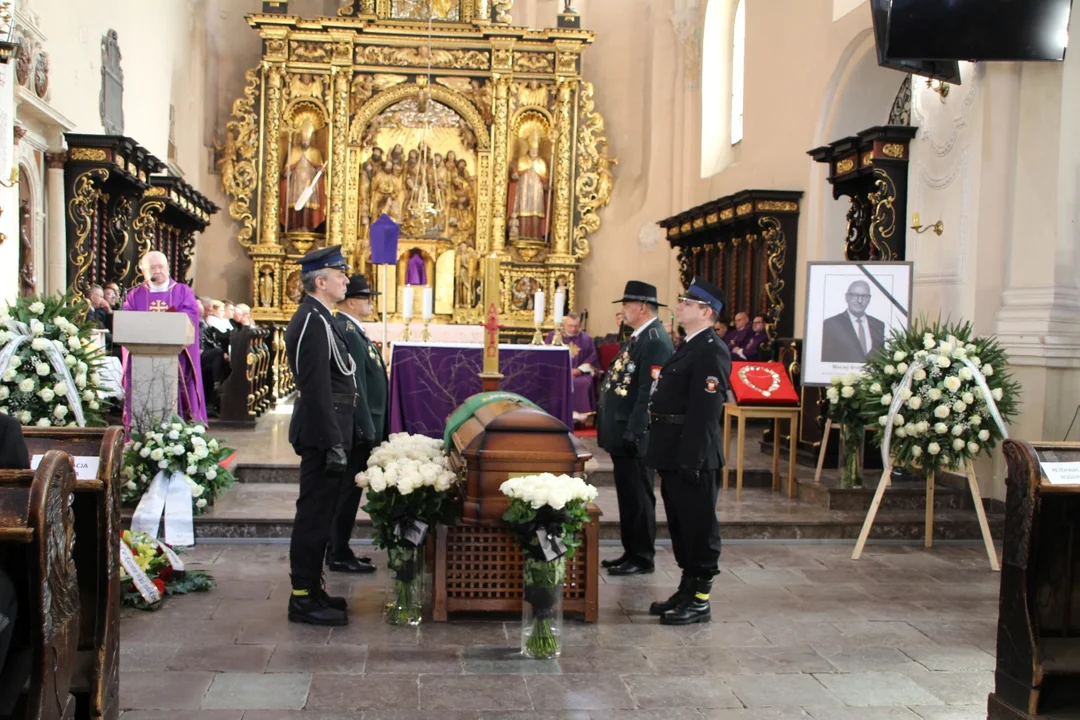 Miasto pogrążone w żałobie. Tysiące osób pożegnały cenionego burmistrza