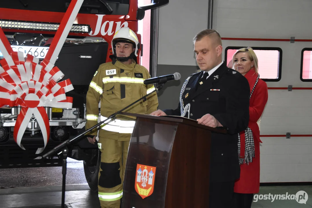 "Ochrzczono" nowy samochód strażacki dla OSP Borek Wlkp. Otrzymał imię "Jan"