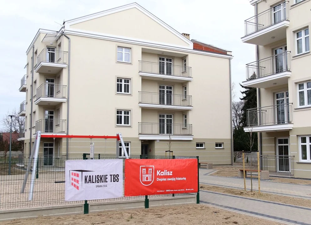 28 nowych mieszkań w Kaliszu. Prezydent Krystian Kinastowski wręczył klucze lokatorom