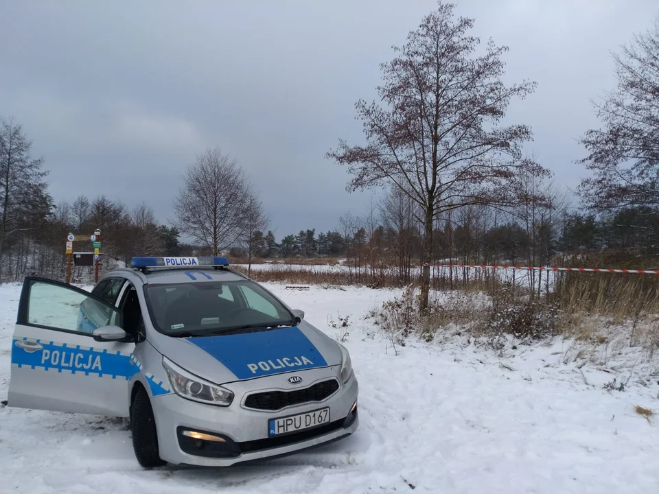 Ogromna tragedia. Strażacy wyłowili zwłoki 40-letniego mężczyzny [ZDJĘCIA] - Zdjęcie główne