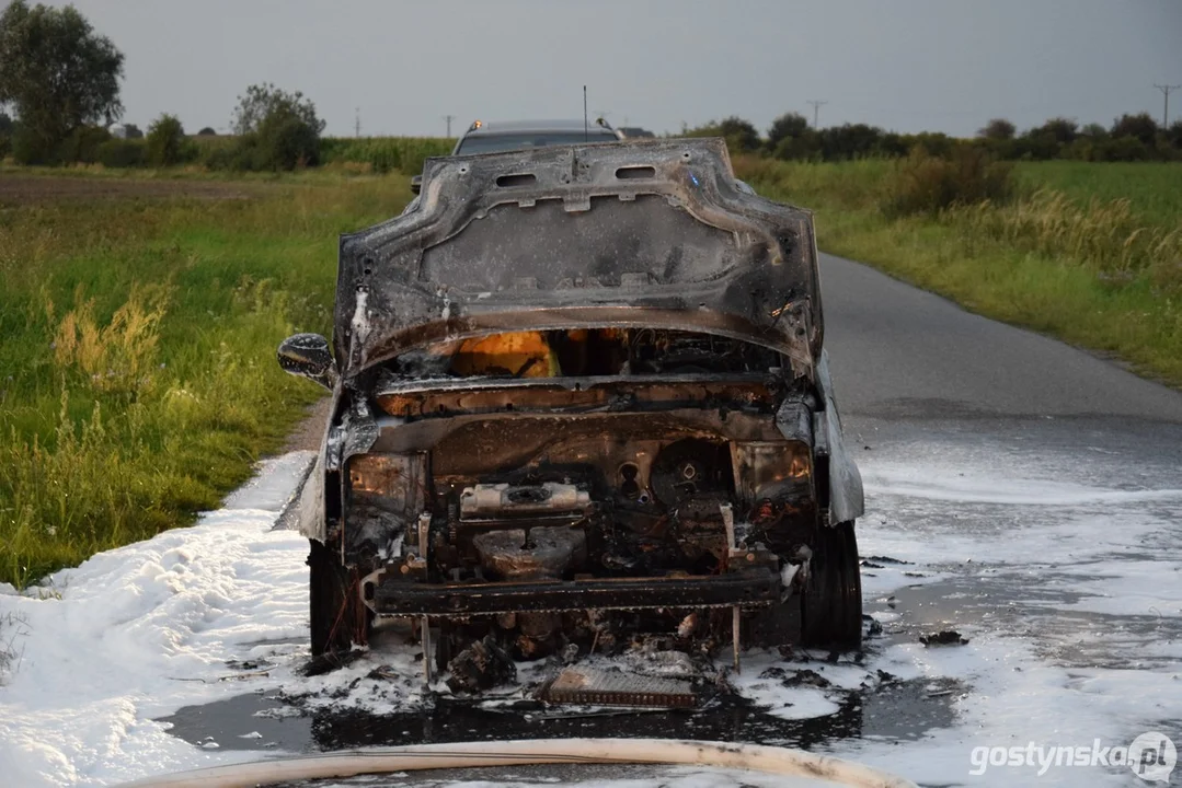 Pożar samochodu na trasie Krobia - Wymysłowo