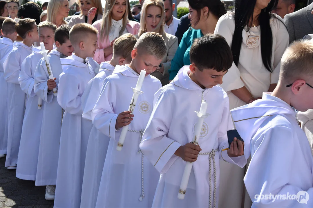 Sakrament I Komunii Świętej w parafii w Pogorzeli