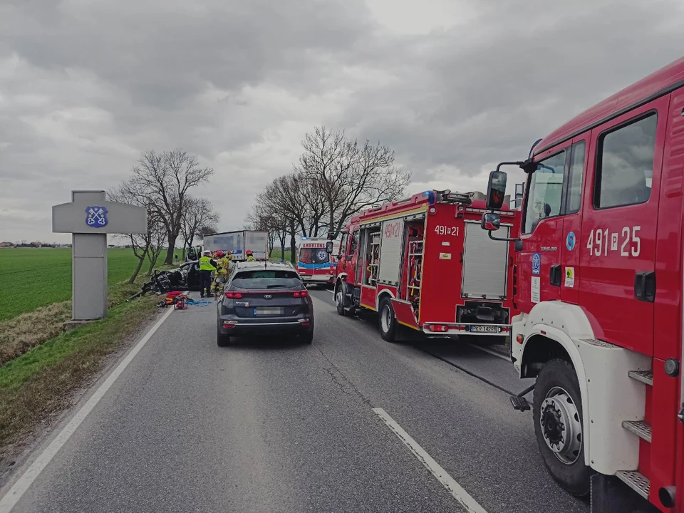 Wypadek w Krotoszynie. Zderzenie osobówki z ciężarówką