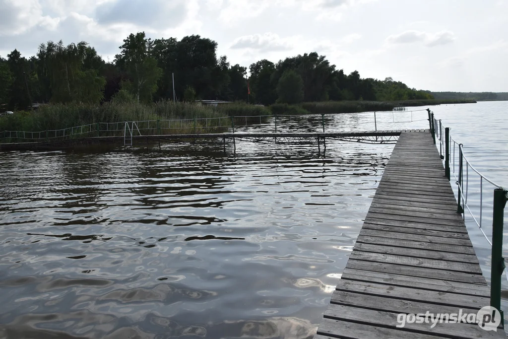 Gostyńska plaża nad jeziorem w Dolsku