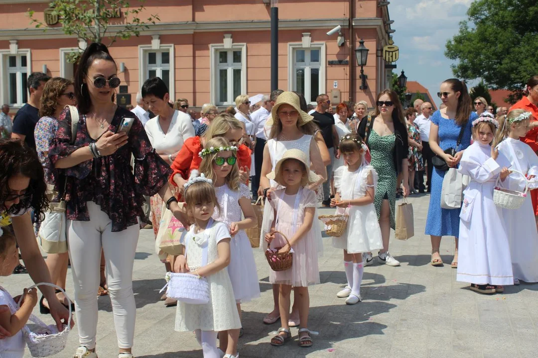 Boże Ciało w Jarocinie. Procesja z parafii św. Marcina do Chrystusa Króla