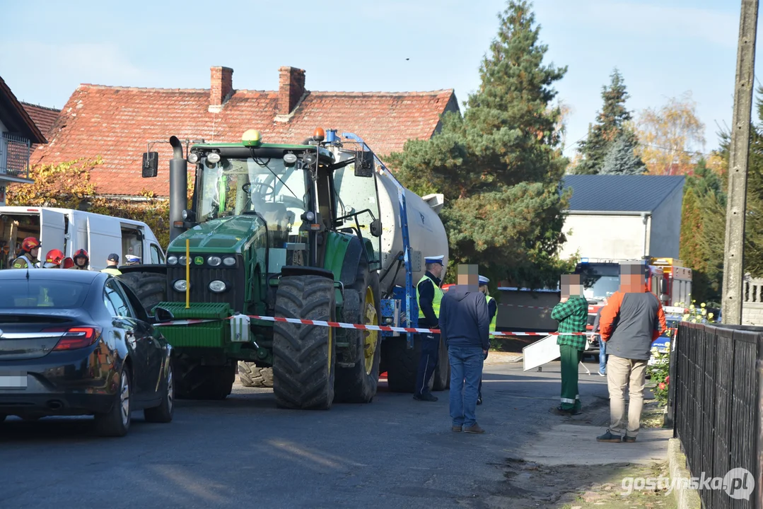 Wypadek śmiertelny w Żytowiecku. Mężczyzna przejechany przez ciągnik