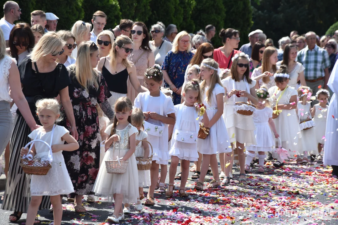 Gostyń - Boże Ciało 2023 - procesja ulicami miasta