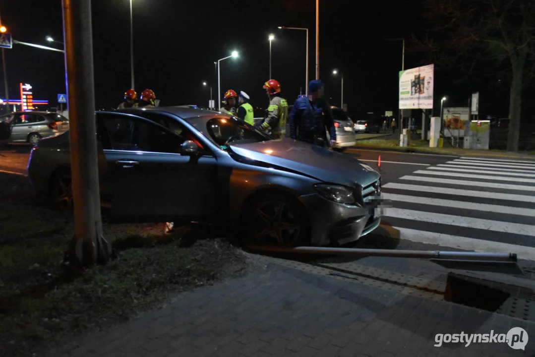 Dwa samochody zderzyły się na DK12, przebiegającej przez Gostyń