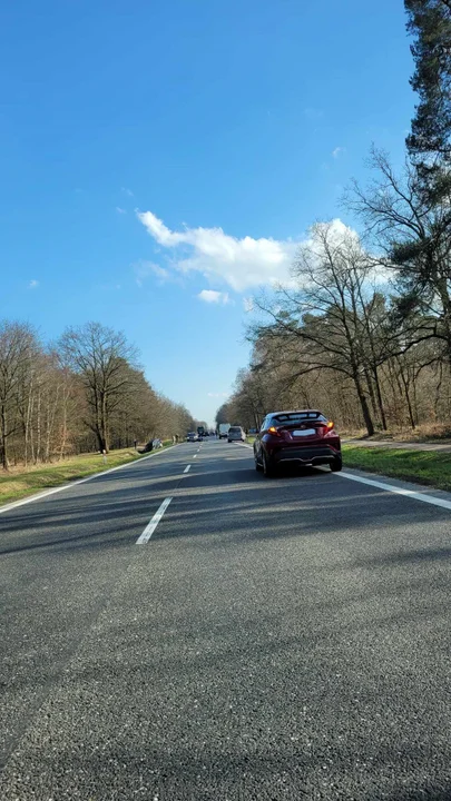 Zderzenie motocykla z osobówką na trasie Gołuchów-Kalisz