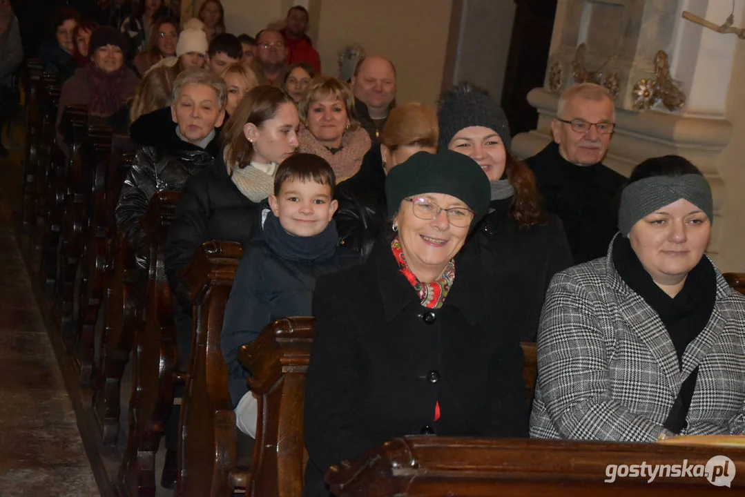 Chór Słowiki 60 - koncert kolęd w kościele na Zdzieżu w Borku Wlkp.