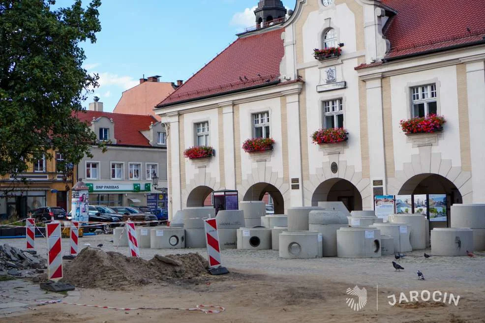 Rewitalizacja centrum Jarocina. Co się stało z kostką z rynku?