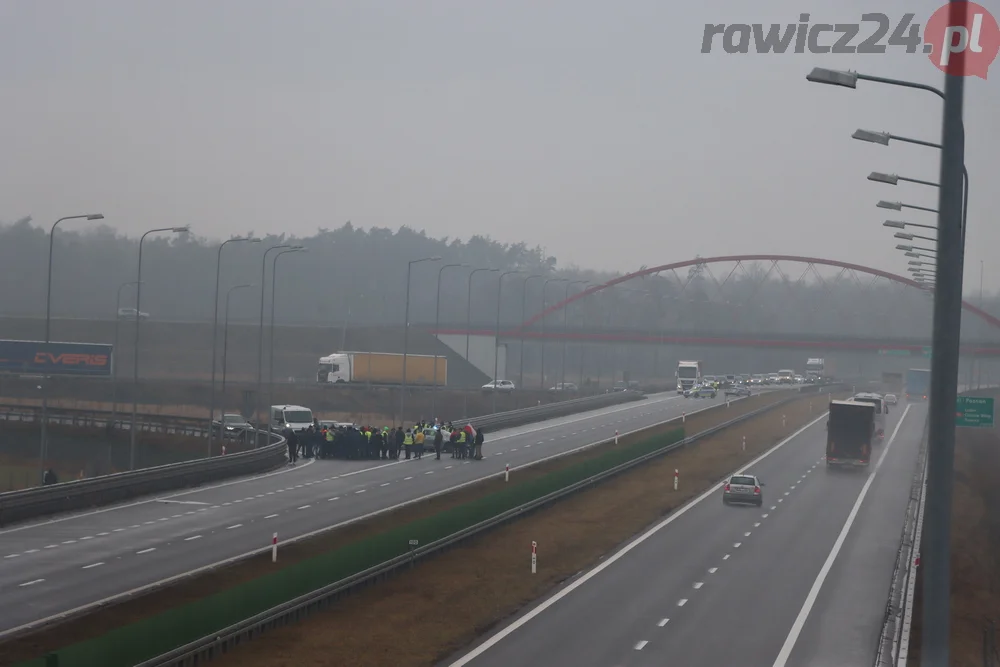 Protest rolników w okolicy Załęcza i na S5