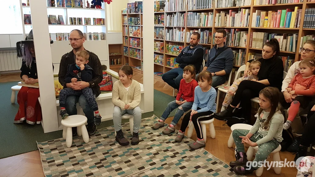 Dzień Postaci z Bajek - Głośne Czytanie w bibliotece miejskiej w Gostyniu