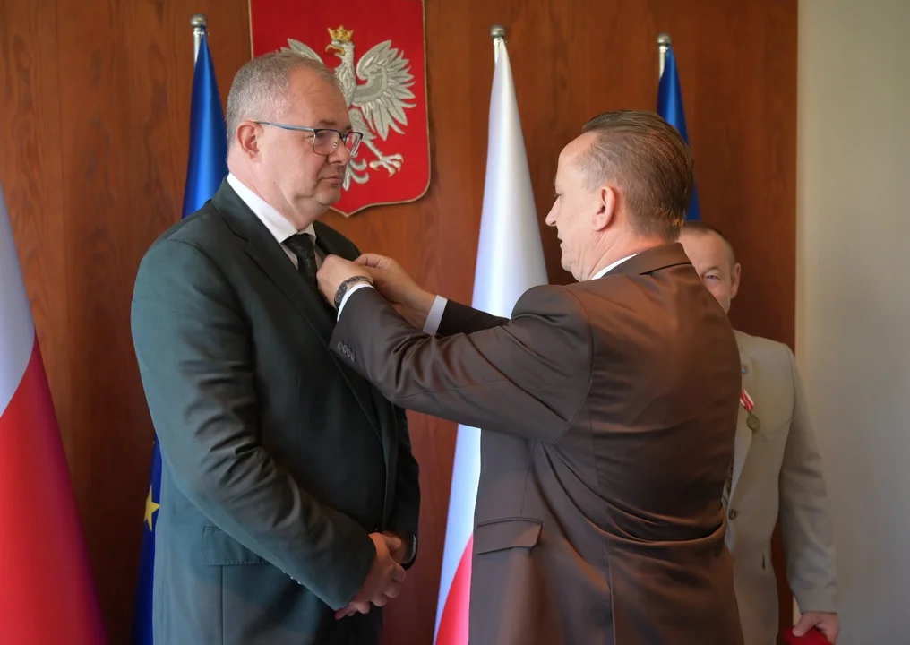 Starosta Maciej Wasielewski otrzymał Medal Komisji Edukacji Narodowej