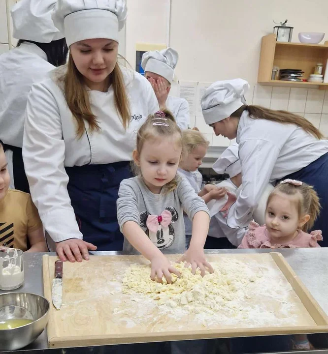 W jarocińskiej „jedynce” odbyły się zajęcia gastronomiczne dla przedszkolaków [ZDJĘCIA] - Zdjęcie główne