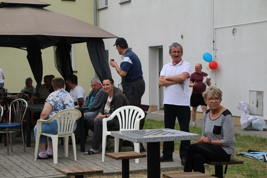 Przedszkolaki integrowały się z seniorami. Festyn na ulicy Zacisznej w Jarocinie