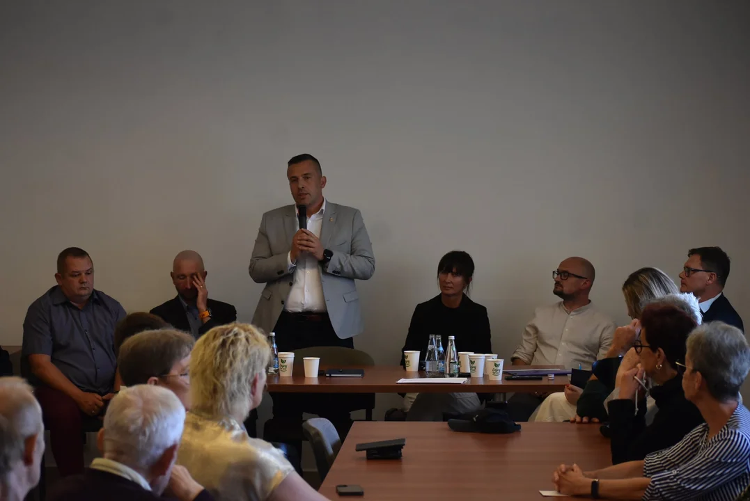 Problem dostarczania wody i podwyżki cen dla mieszkańców czterech miejscowości w gminie Piaski