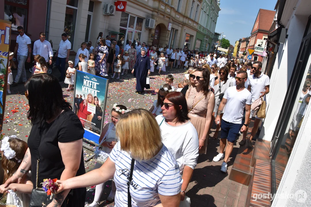 Gostyń - Boże Ciało 2023 - procesja ulicami miasta