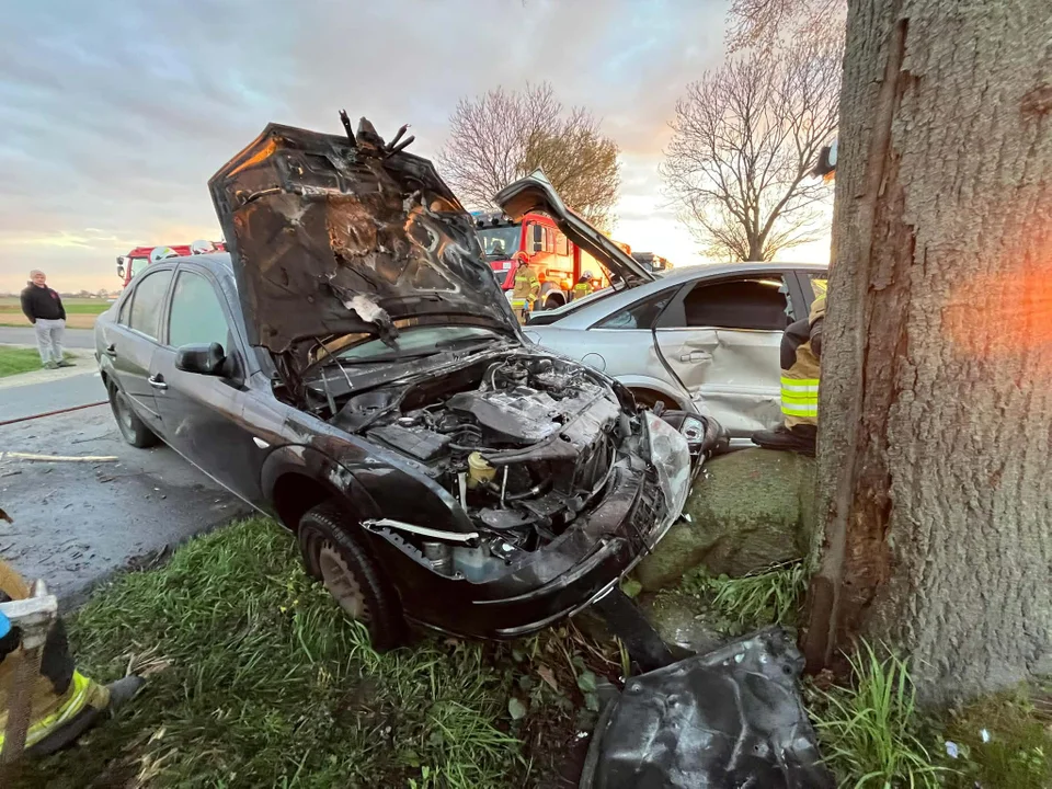 Zderzenie dwóch aut na powiatówce w gminie Gołuchów