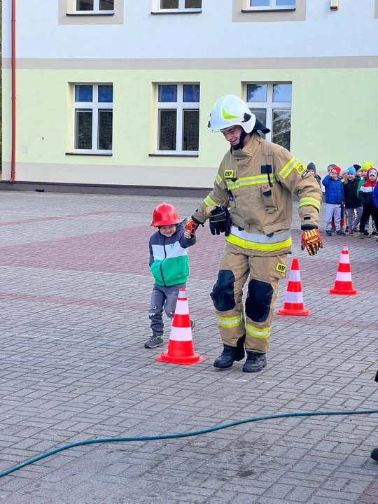 Wizyta strażaków z Niniewa u przedszkolaków w Kwileniu