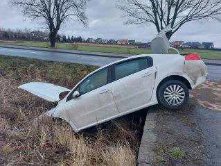 Akcja niczym z filmu! Policyjny pościg za złodziejami paliwa. Auto wylądowało w rowie - Zdjęcie główne