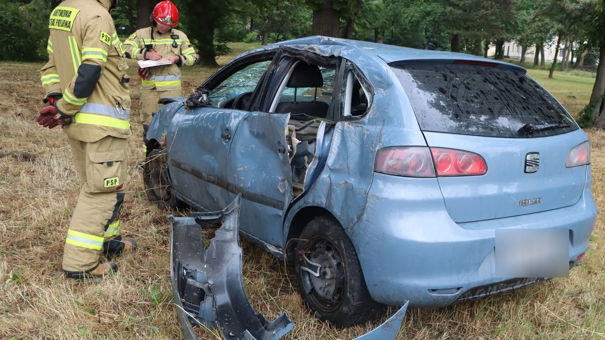 Wypadek motorowerzysty, dachowanie w Dłoni i auto w rowie pod Sarnówką [ZDJĘCIA, FILM] - Zdjęcie główne