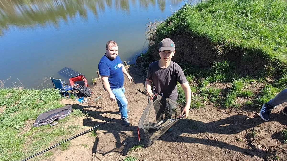 I Powiatowe Zawody Wędkarskie Strażaków na łowisku w Dzięczynie przy pięknej pogodzie - Zdjęcie główne