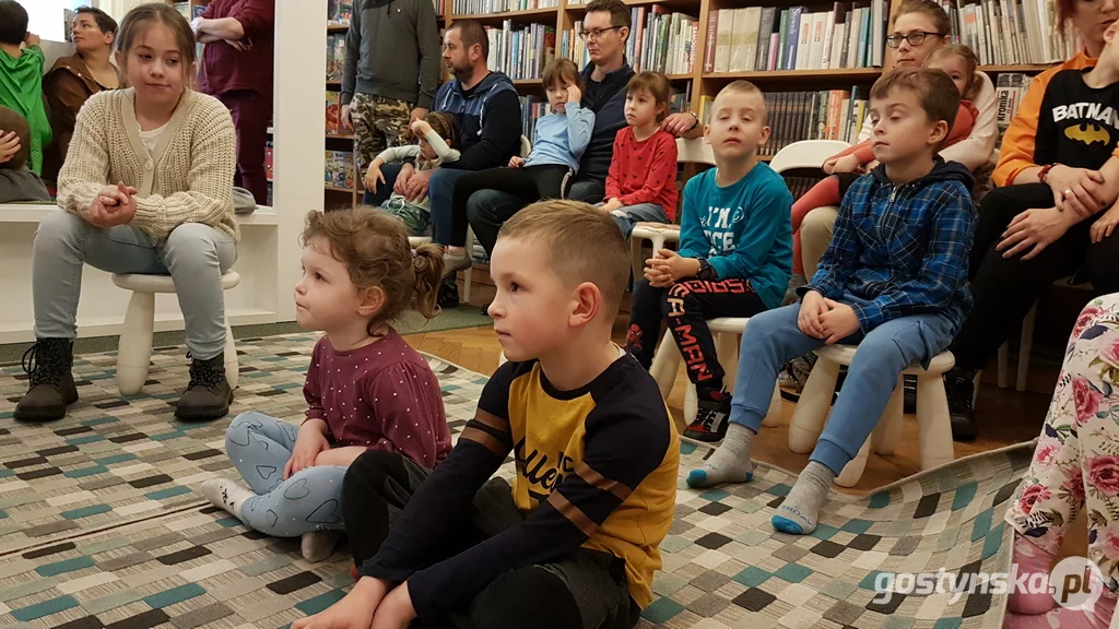 Dzień Postaci z Bajek - Głośne Czytanie w bibliotece miejskiej w Gostyniu