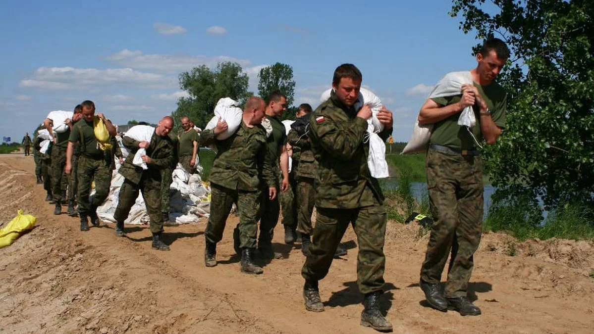 Święto Wojska Polskiego w 16. Jarocińskim Batalionie Remontu Lotnisk