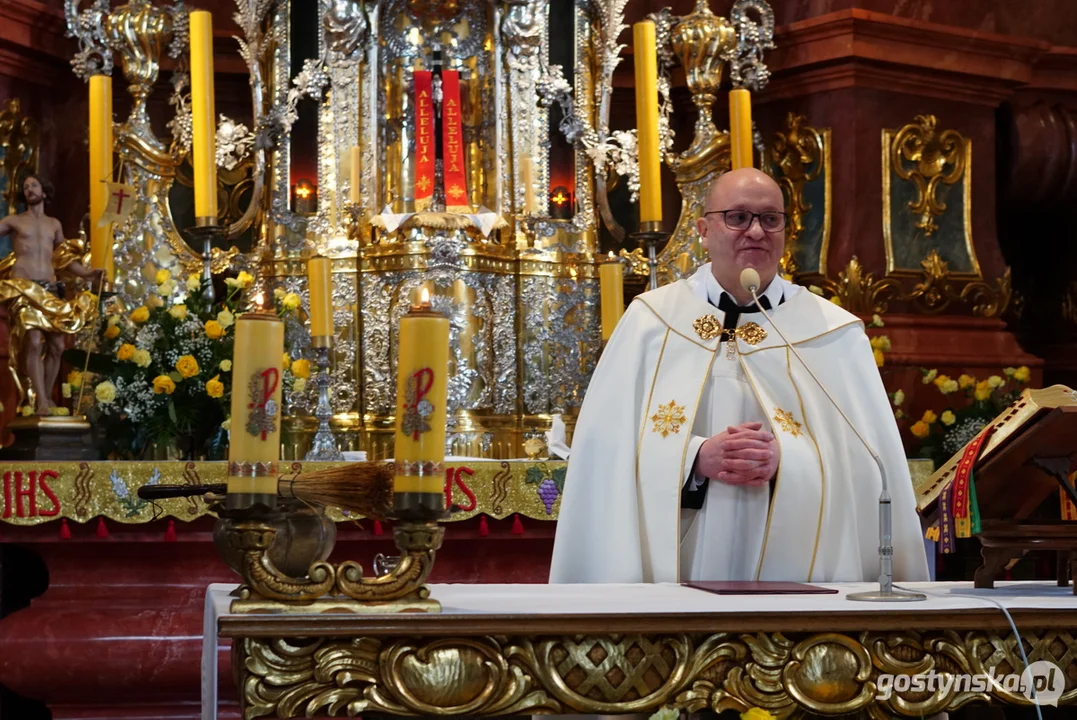 Ukraińskie rodziny na "święconce" w  Świętogórskiej Bazylice