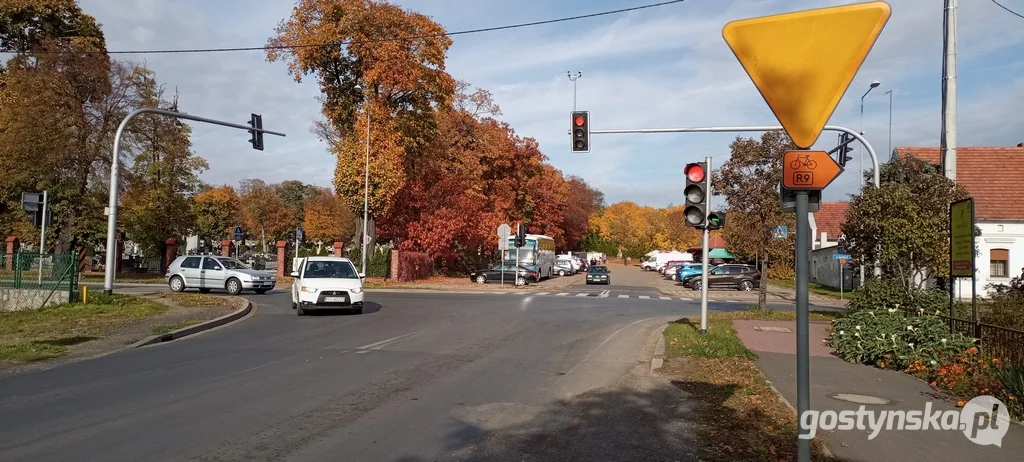 Inteligentna sygnalizacja świetlna w Gostyniu (ul. Jana Pawła II, cmentarz)