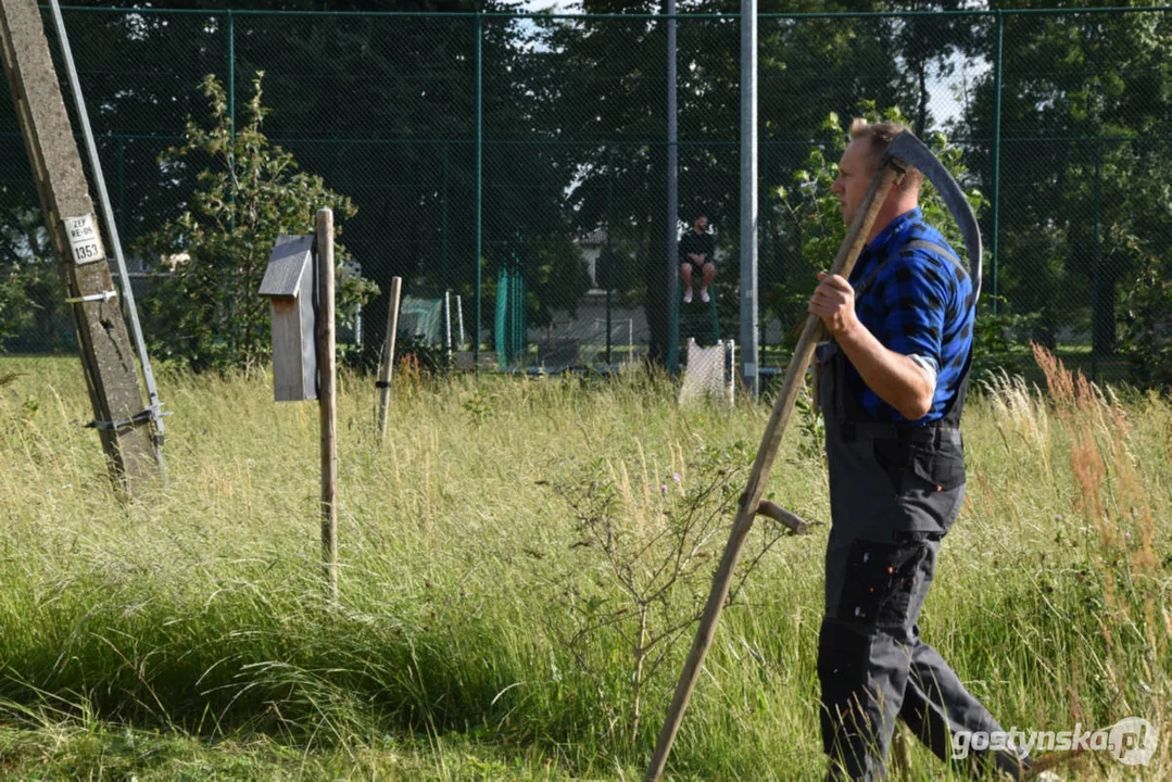 Weszli z kosami do  ogólnodostępnego sadu w Borku Wkp.