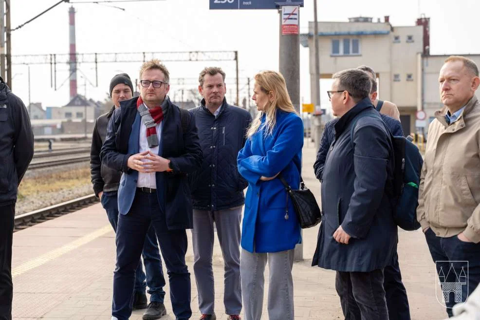 Centrum przesiadkowe i przejście pod torami na dworzec w Jarocinie - takie plany ma miasto i PKP [ZDJĘCIA]