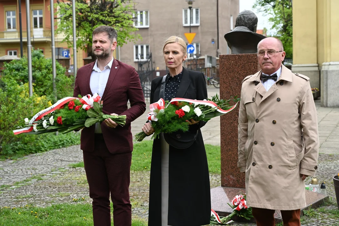 Oddali hołd ofiarom zbrodni katyńskiej i katastrofy w Smoleńsku [ZDJĘCIA] - Zdjęcie główne
