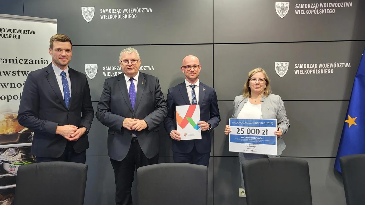 Umowę z włodarzami gmin, gdzie już niedługo powstaną jadłodzielnie podpisał Krzysztof Grabowski, Wicemarszałek Województwa Wielkopolskiego.