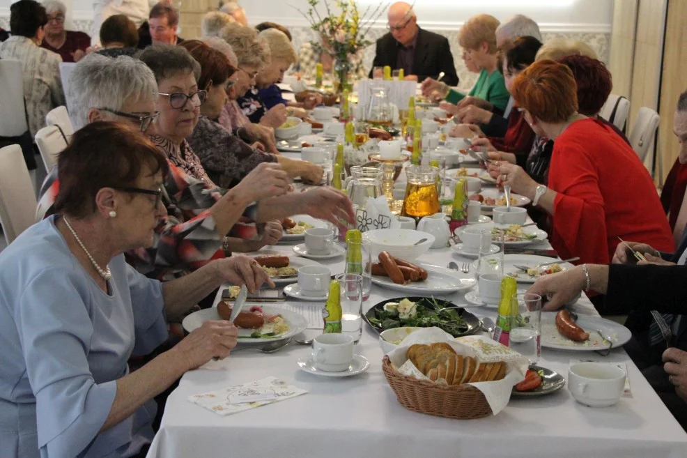 Śniadanie wielkanocne seniorów z Pleszewa