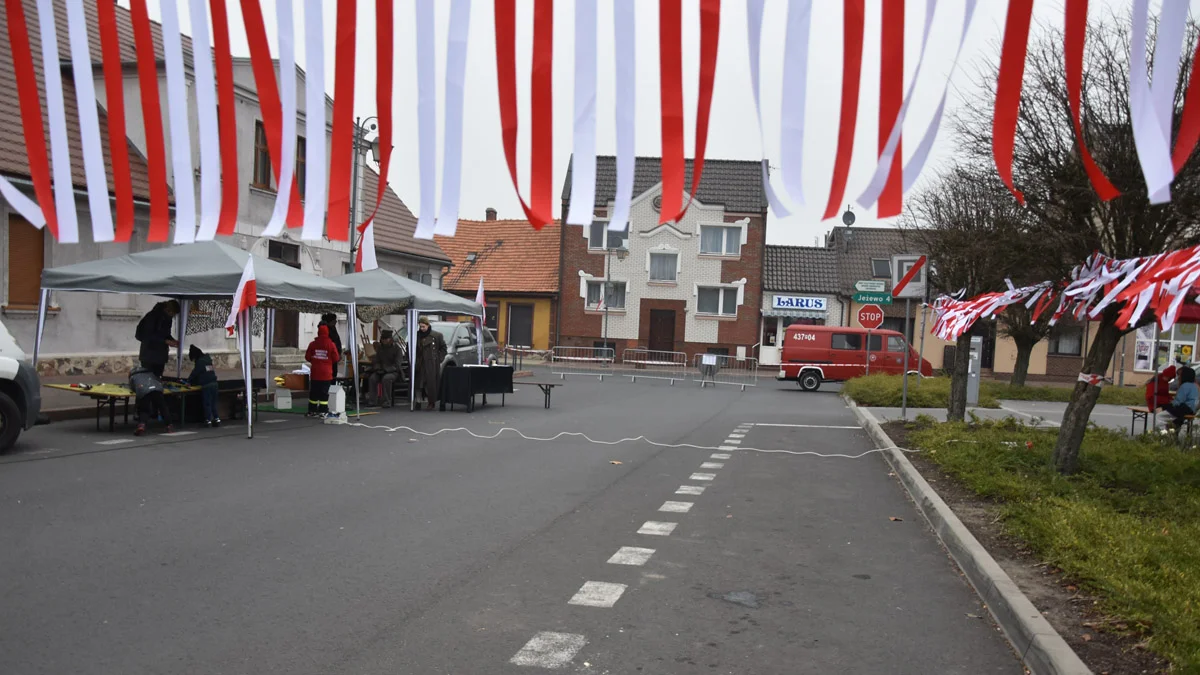 Rodzinny piknik patriotyczny na rynku w Borku Wielkopolskim