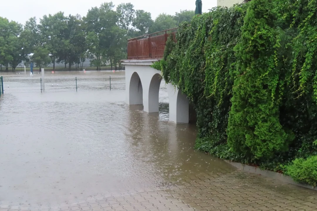 Zalana ulica Jarocińska w Żerkowie