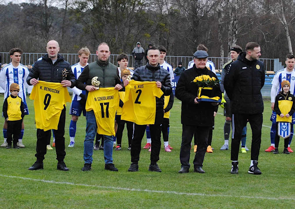 Czwartoligowy mecz w cieniu pożegnań [ZDJĘCIA]